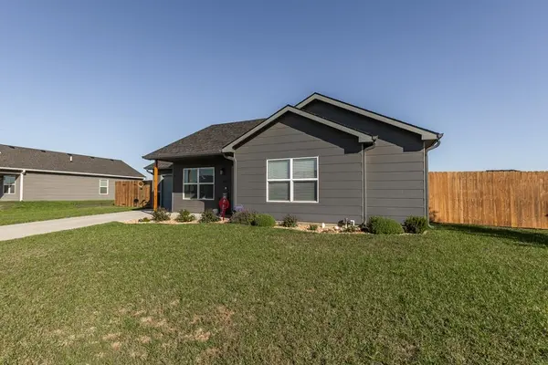 1109 Nautical Dr, Salina, KS 67401