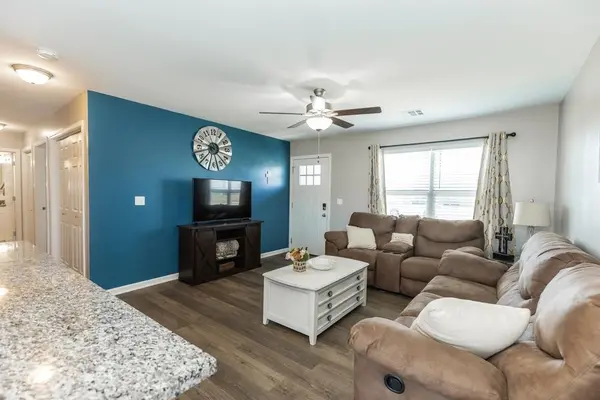 1109 Nautical Dr, Salina, KS 67401