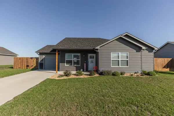 1109 Nautical Dr, Salina, KS 67401