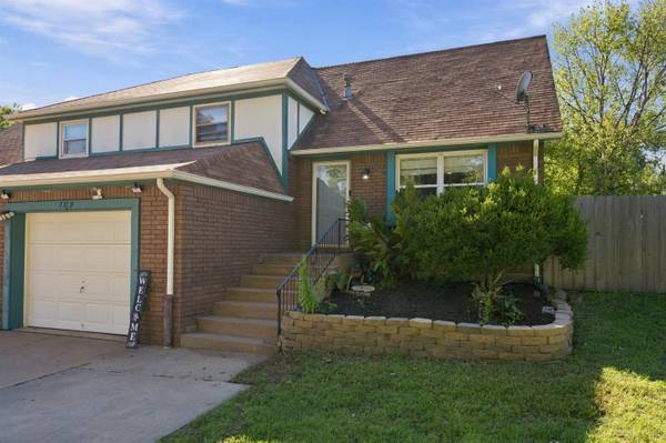 1399 N Valleyview St, Wichita, KS 67212