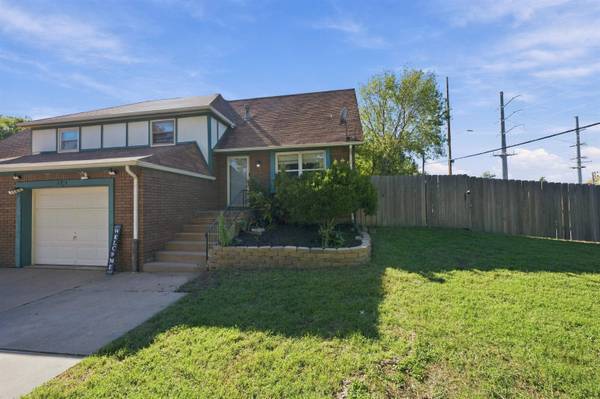 1399 N Valleyview St, Wichita, KS 67212