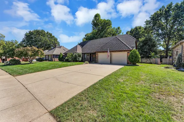 2016 E Lakewood ST, Springfield, MO 65804