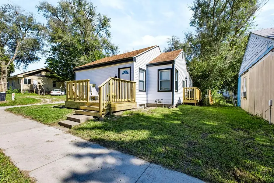 411 S 25th ST, St Joseph, MO 64501