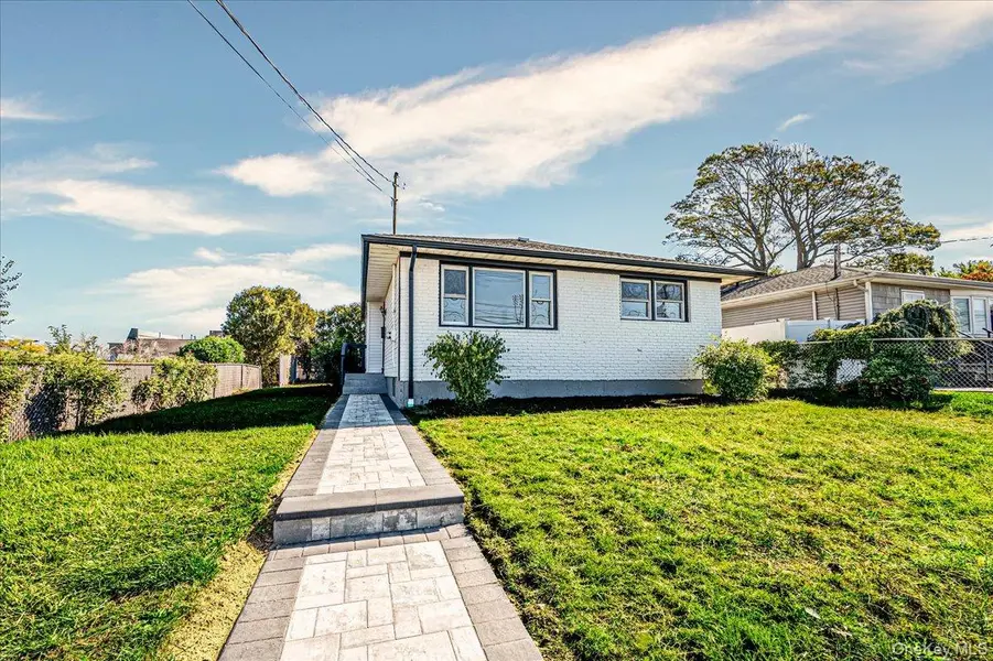 53 N 1st, Deer Park, NY 11729