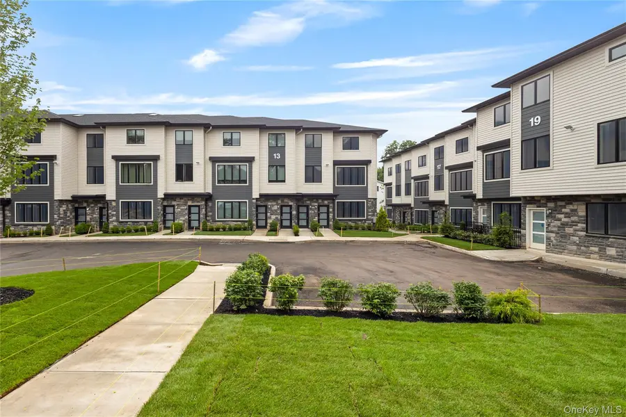 17 Lazer CT #111, Spring Valley, NY 10977
