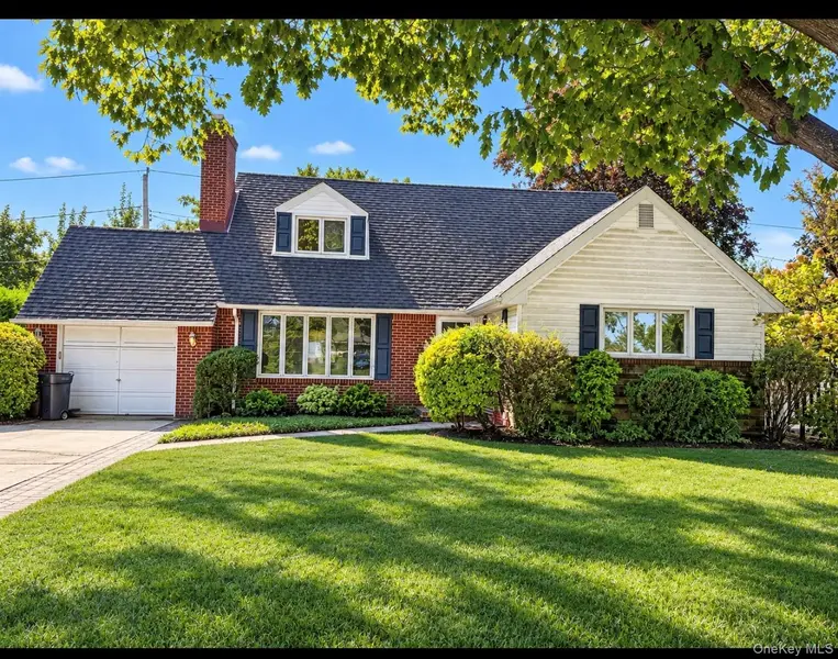 90 amherst ST, Garden City, NY 11530