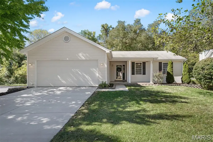 226 Barrington DR, St Peters, MO 63376