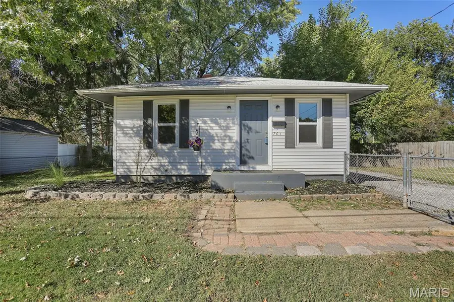 701 Victory DR, Collinsville, IL 62234