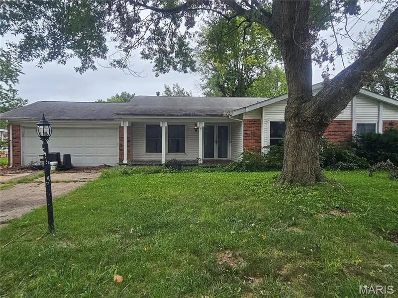 1008 Five Forks DR, Belleville, IL 62221