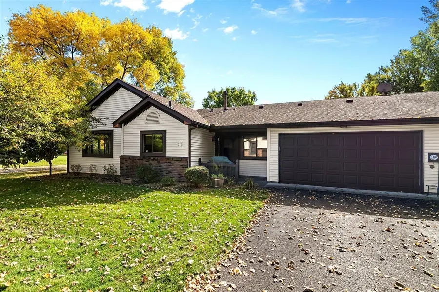 576 Donegal CIR, Shoreview, MN 55126