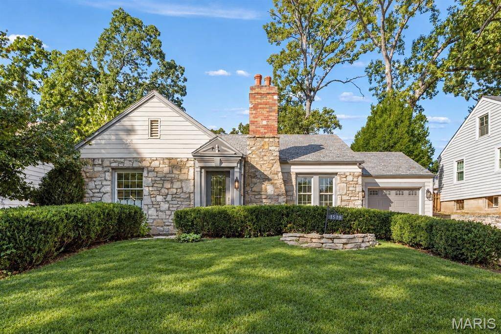 1519 Jonquil DR, Webster Groves, MO 63119
