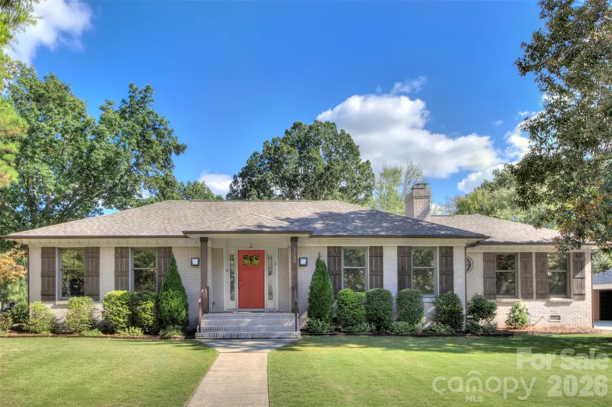 1230 Redcoat DR, Charlotte, NC 28211