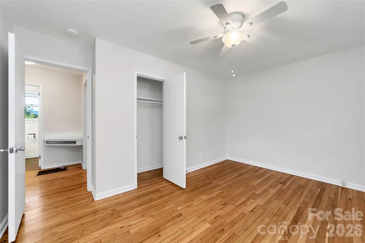 52 Elm Bend RD, Brevard, NC 28712