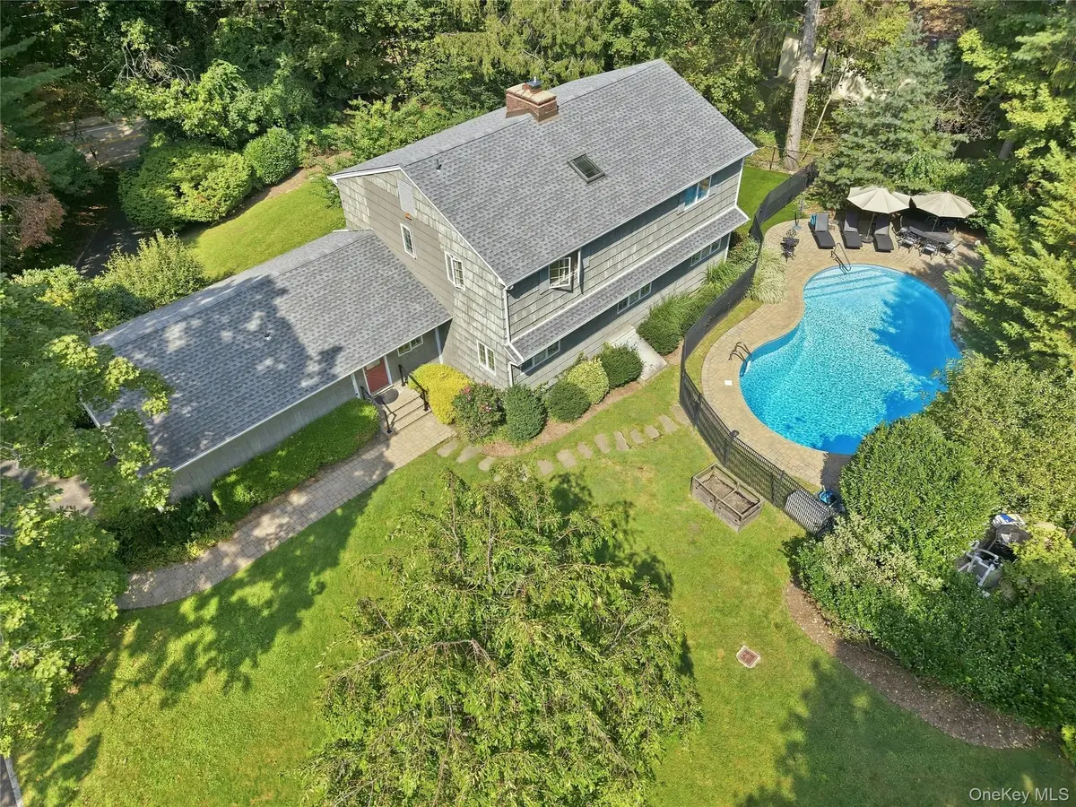 214 Norwood AVE, Northport, NY 11768