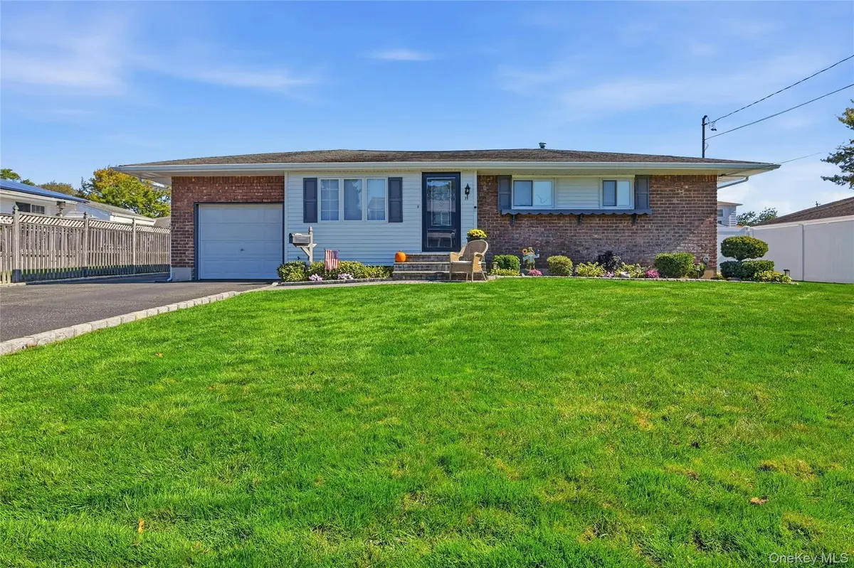 71 W 14th ST, Deer Park, NY 11729
