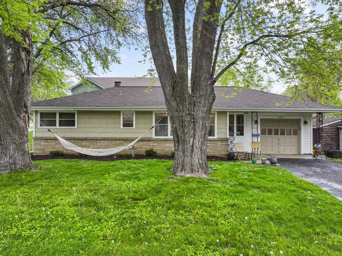 3314 Washington ST, Mchenry, IL 60050
