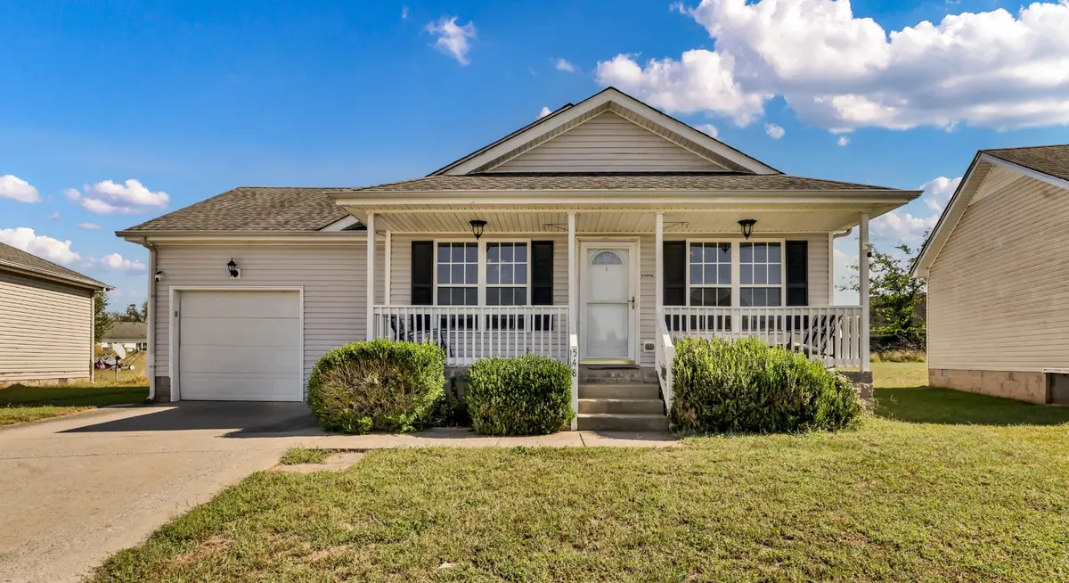 548 Oakmont Dr, Clarksville, TN 37042