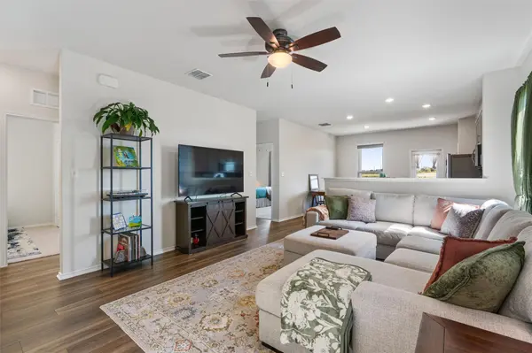 715 Papaya DR, Buda, TX 78610