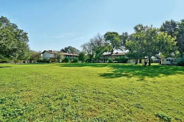 711 Eberhart LN #113, Austin, TX 78745