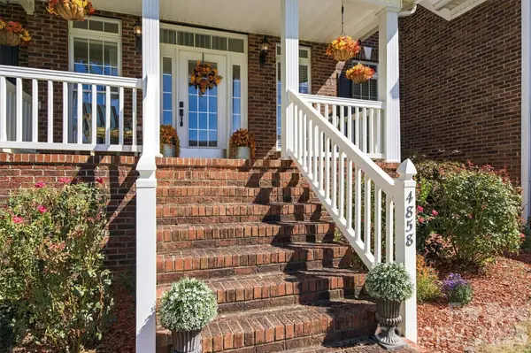 4858 Elmhurst DR NE, Hickory, NC 28601