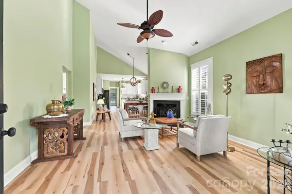 334 Center DR, Davidson, NC 28036