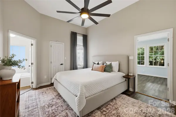 2815 Winghaven LN, Charlotte, NC 28210