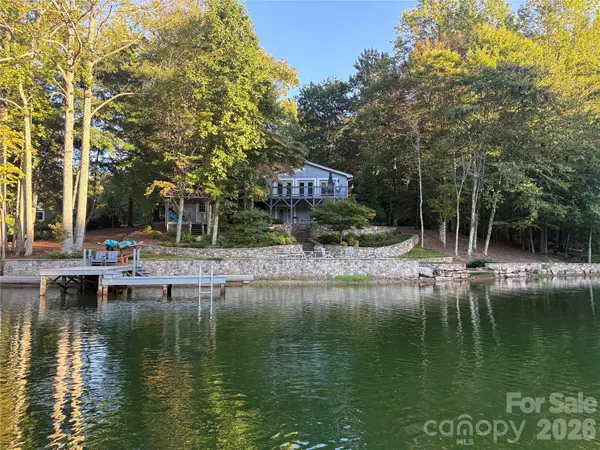 1149 Haven DR, Saluda, NC 28773