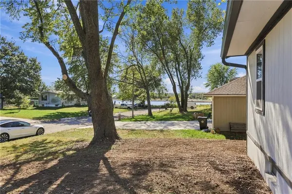 313 Clearview DR, Pleasant Hill, MO 64080