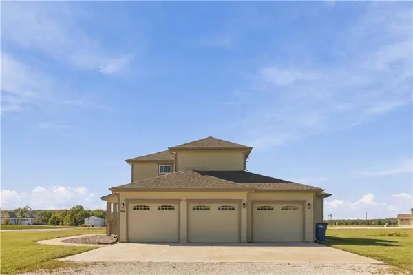 1494 N 989 RD, Lawrence, KS 66046
