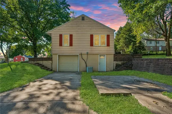 1024 Orchard AVE, Liberty, MO 64068