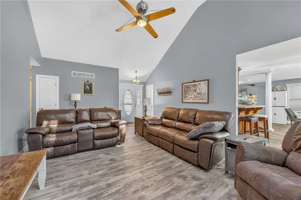 1742 Finch DR, Tonganoxie, KS 66086