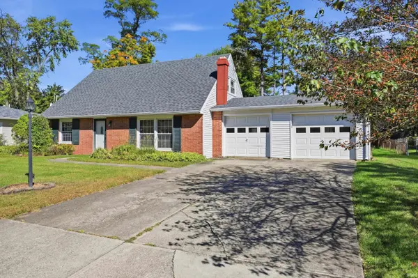 2204 N Roxbury LN, Muncie, IN 47304