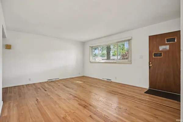 19401 Haviland DR, South Bend, IN 46637-2040