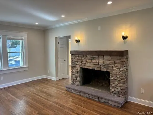 2 William ST #1, Glen Head, NY 11545
