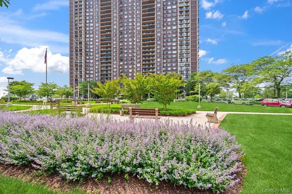27010 Grand Central Parkway Pkwy #26K, Floral Park, NY 11005
