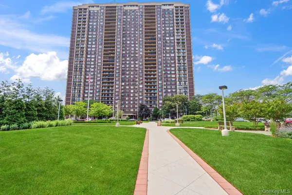27010 Grand Central Parkway Pkwy #26K, Floral Park, NY 11005