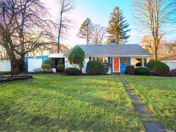 1 Appletree LN, Glen Cove, NY 11542