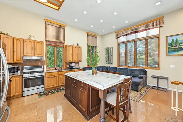 160-01 13 AVE, Whitestone, NY 11357