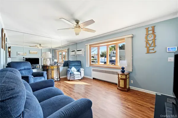 305 W Nicholai ST, Hicksville, NY 11801