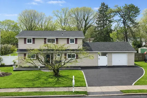 26 Stevenson PL, Deer Park, NY 11729