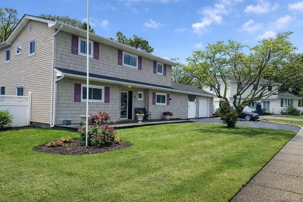 26 Stevenson PL, Deer Park, NY 11729