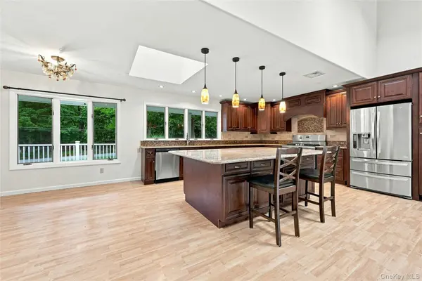6 Winfield DR, Sound Beach, NY 11789