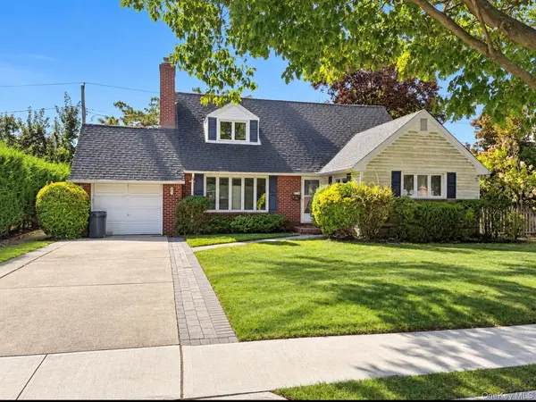 90 amherst ST, Garden City, NY 11530