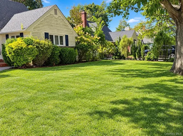 90 amherst ST, Garden City, NY 11530