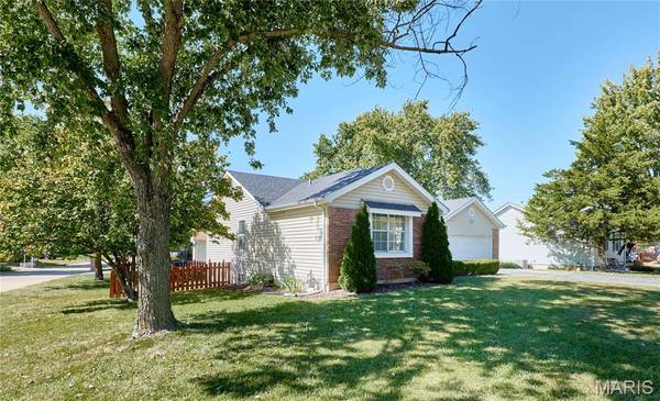 1705 Whispering Ridge LN, St Peters, MO 63376
