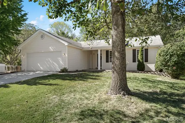 226 Barrington DR, St Peters, MO 63376
