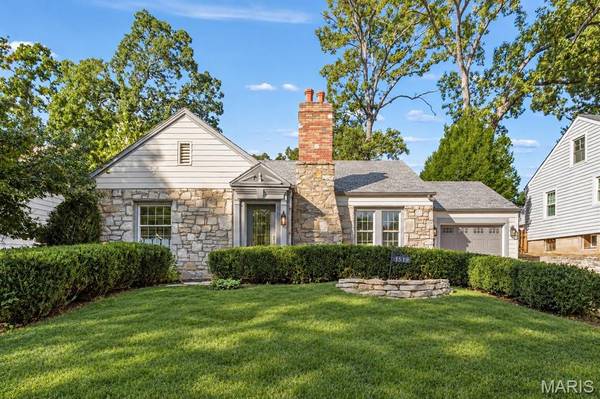 1519 Jonquil DR, Webster Groves, MO 63119