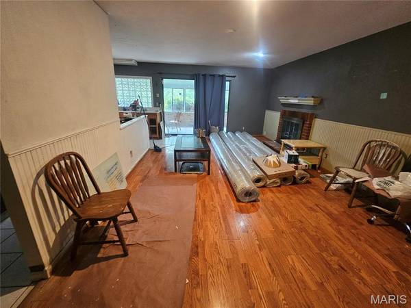 1008 Five Forks DR, Belleville, IL 62221
