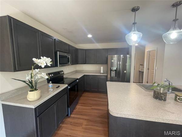 1132 William Penn DR, Wentzville, MO 63385