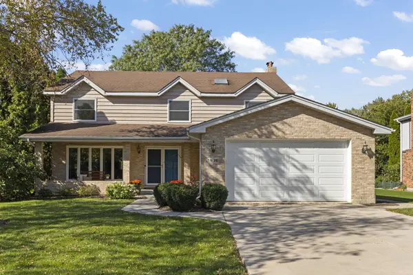 1N210 COVENTRY DR, Wheaton, IL 60188